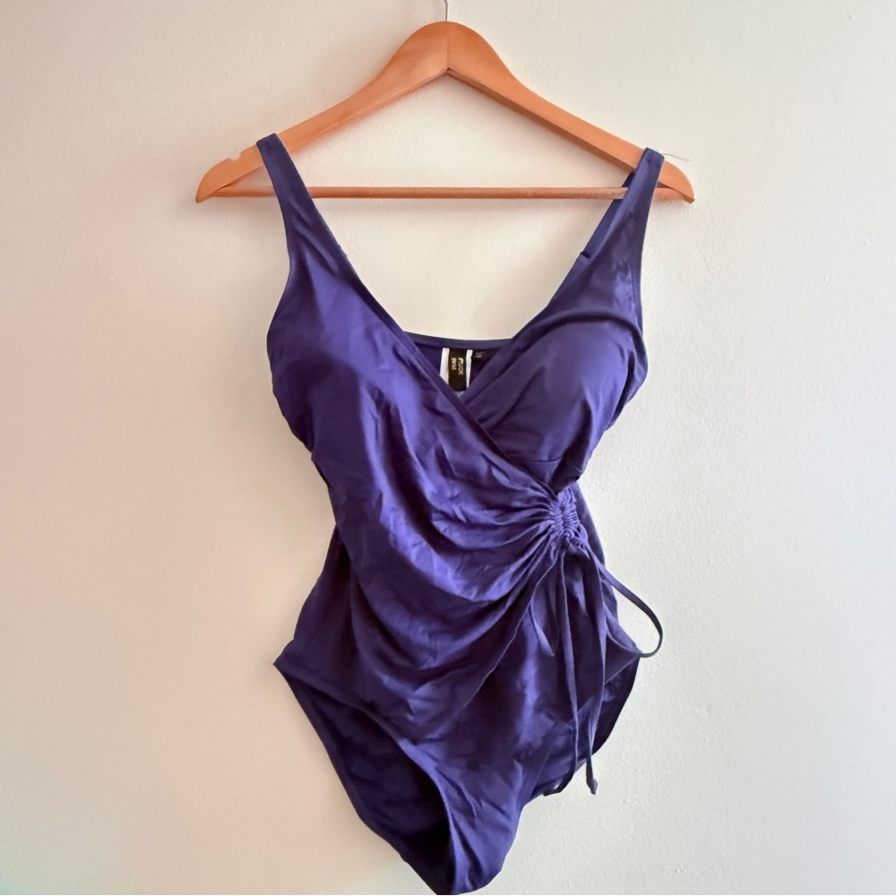 Elegant Purple Women's One-piece Swimsuit